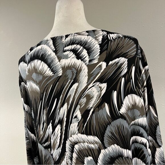 Tiana B V-neck long sleeve knee length plus size dress size 1X - Picture 8 of 14